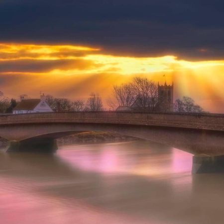 Riverbank Guest House Wiggenhall Saint Germans ภายนอก รูปภาพ