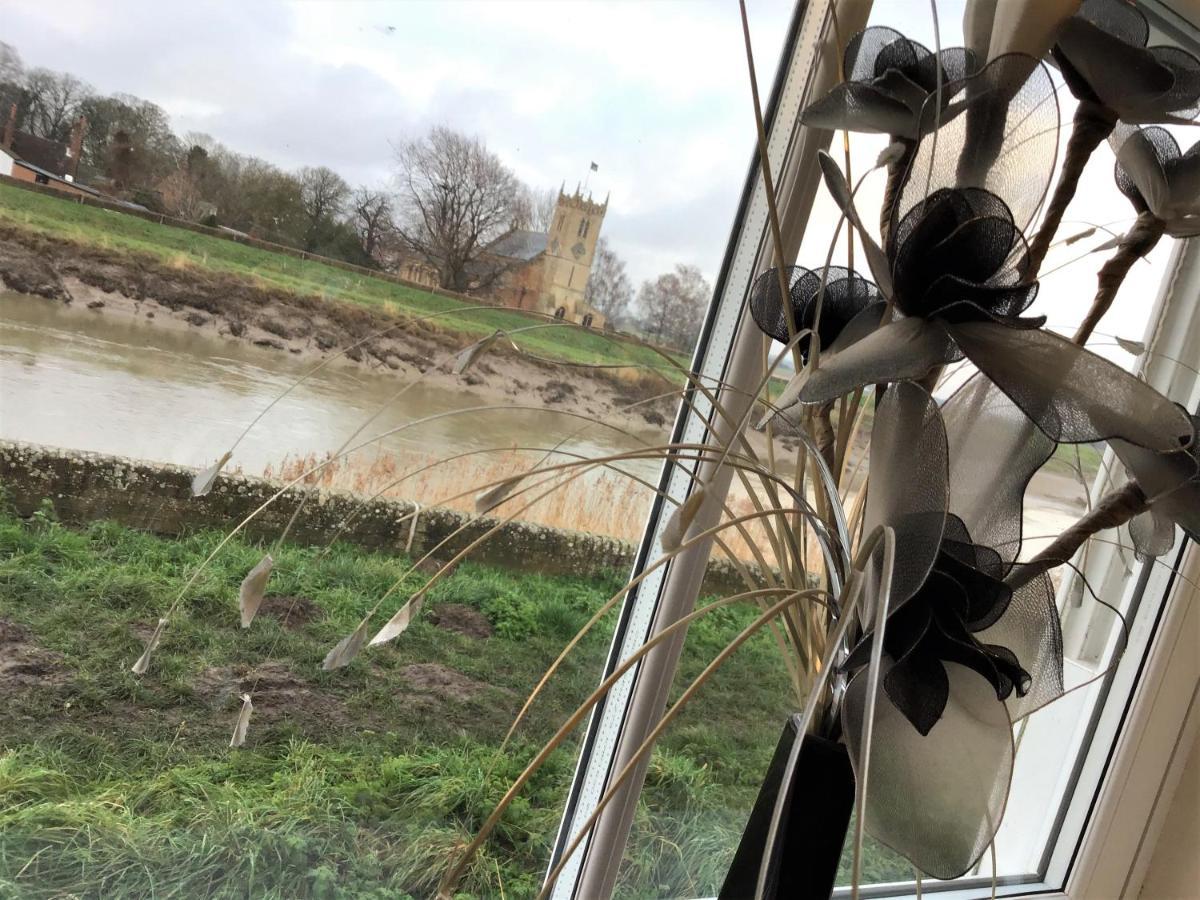 Riverbank Guest House Wiggenhall Saint Germans ภายนอก รูปภาพ