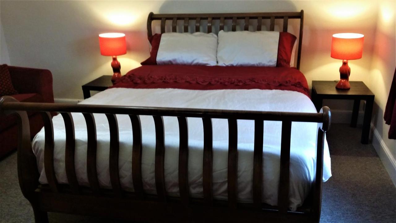 Riverbank Guest House Wiggenhall Saint Germans ภายนอก รูปภาพ