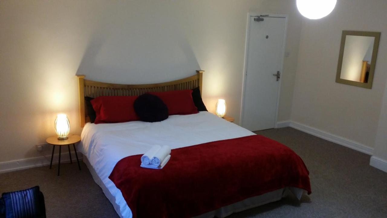 Riverbank Guest House Wiggenhall Saint Germans ภายนอก รูปภาพ